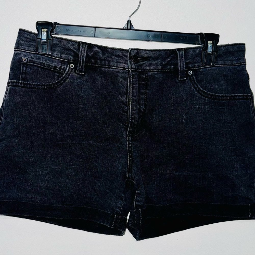 Time and Tru Black Jean Shorts Mid-Thigh Length